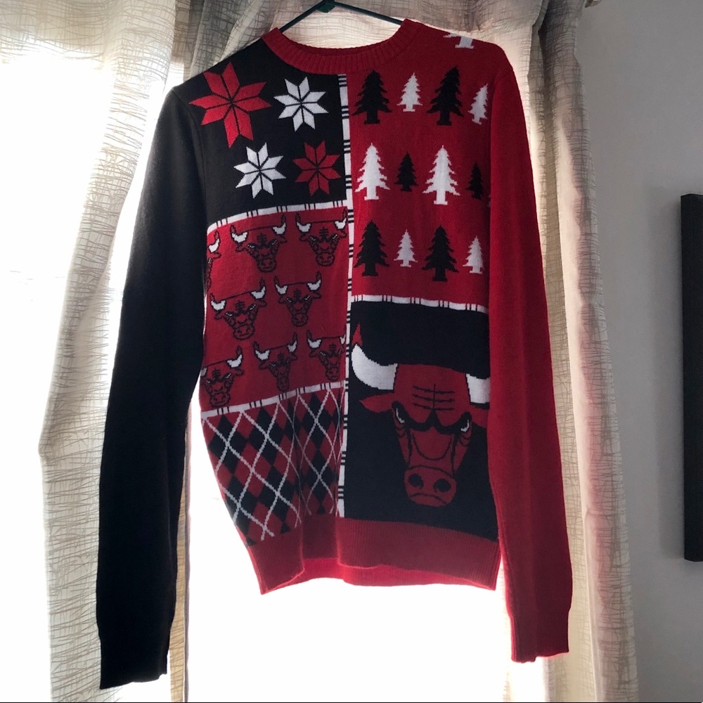 Medium, Chicago Bulls Christmas Sweater. Like new!